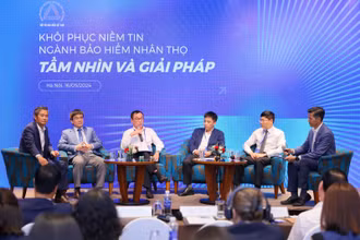 Các chuyên gia tham gia thảo luận tại hội thảo. 