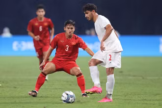 Đội tuyển Olympic Việt Nam lép vế trước các cầu thủ Iran. (Ảnh: VOV)