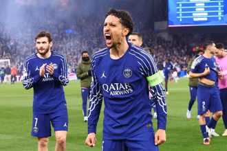 Các cầu thủ PSG ăn mừng khi vẫn thắng tỷ số chung cuộc để đi tiếp. (Ảnh: PSG)