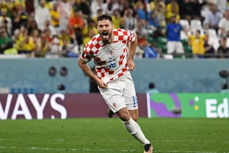 Petkovic mang về bàn gỡ hòa cho Croatia ở phút 117 của trận đấu. (Ảnh: FIFA)