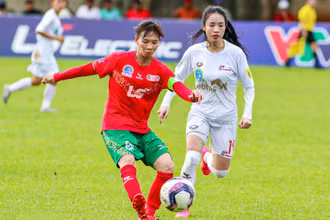 TP Hồ Chí Minh I (áo đỏ) giành chiến thắng 2-0 trước Phong Phú Hà Nam. (Ảnh: VFF)
