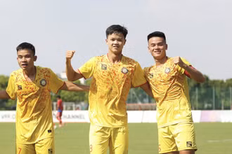 Các cầu thủ U21 Đông Á Thanh Hóa giành chiến thắng đậm 10-1 trước U21 Đồng Tháp. (Ảnh: VFF)