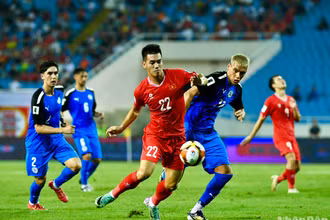 Cú đúp bàn thắng của Tiến Linh giúp đội tuyển Việt Nam lội ngược dòng thành công trước Philippines.