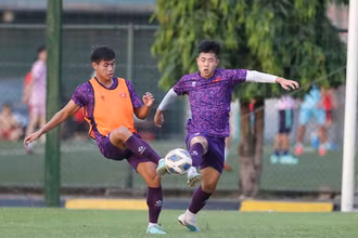 Các cầu thủ U19 Việt Nam trên sân tập. (Ảnh: VFF)