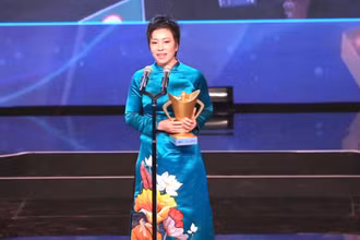 Huấn luyện viên bắn súng Nguyễn Thị Nhung.