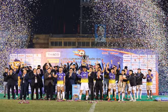 Thắng Hải Phòng 2-0, các cầu thủ Hà Nội vui mừng với chức vô địch Siêu cúp Quốc gia. (Ảnh: VPF)