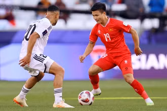 Quang Hải gỡ hòa 2-2 cho đội tuyển Việt Nam ở phút 90+1. (Ảnh: Reuters)