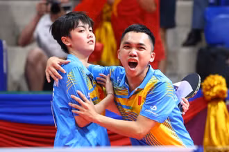 Cảm xúc vỡ òa khi giành tấm Huy chương Vàng quý giá tại SEA Games 32. (Ảnh: Quang Thịnh)