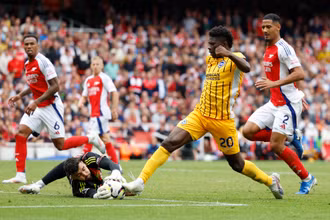 Brighton cầm hòa Arsenal dù thi đấu hơn người. (Ảnh: Reuters)