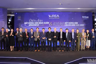 Các đại biểu tham dự Diễn đàn Bất động sản mùa xuân lần III và Lễ vinh danh Thương hiệu bất động sản dẫn đầu năm 2022-2023. 
