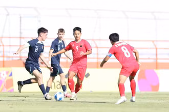 U19 Việt Nam thi đấu hết mình trước U19 Australia. (Ảnh: VFF)