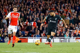 Mohamed Salah ghi bàn thắng thứ hai giúp Liverpool hòa 2-2 Arsenal. (Ảnh: Reuters)