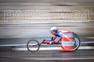 Các vận động viên Paralympic gây ấn tượng với bộ thiết bị đặc biệt. (Ảnh: WorldTriathlon)