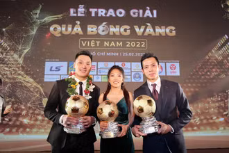 Hồ Văn Ý, Huỳnh Như, Nguyễn Văn Quyết - những gương mặt giành Quả bóng Vàng Việt Nam 2022. (Ảnh: NGỌC LINH)
