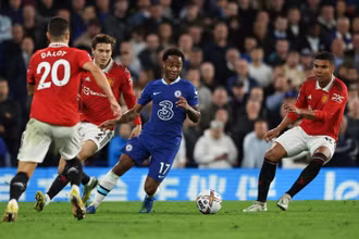 Cả Chelsea và ManU đều là những đội bóng đang đau đầu trước ước muốn xây dựng sân vận động mới.