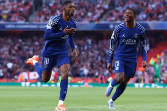 Ousmane Dembélé (số 10) mở tỷ số từ sớm cho đại diện nước Pháp. (Ảnh: PSG)
