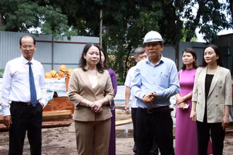 Phó Chủ tịch nước Võ Thị Ánh Xuân thăm một số công trình di tích đang trùng tu, phục hồi, tôn tạo tại khu vực Đại nội Huế.