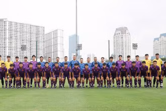 Các thành viên đội tuyển U16 Việt Nam và Ban huấn luyện. (Ảnh: VFF)