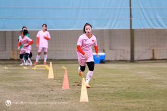Đội trưởng Lê Thị Bảo Trâm của đội tuyển U20 nữ Việt Nam tại buổi tập. (Ảnh: VFF)