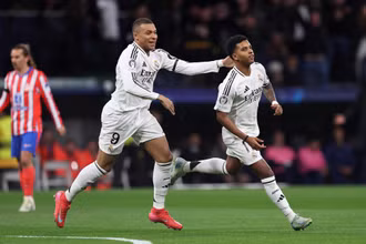 Kylian Mbappe cùng các đồng đội giành chiến thắng trên sân nhà. (Ảnh: Reuters)