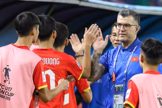 Huấn luyện viên Cristiano Roland hiện đang dẫn dắt U16 Việt Nam. (Ảnh: VFF)