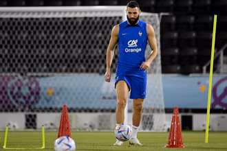 Cầu thủ Karim Benzema của đội tuyển Pháp trong buổi tập luyện tại sân vận động Jassim-bin-Hamad ở Doha, Qatar ngày 17/11/2022. (Ảnh: TTXVN)