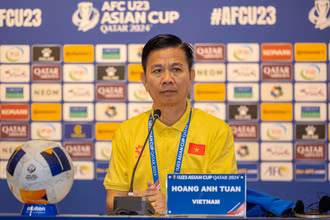 Huấn luyện viên Hoàng Anh Tuấn tại buổi họp báo sau trận đấu gặp U23 Kuwait. (Ảnh: VFF)