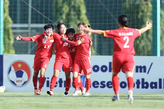 Các nữ cầu thủ TP Hồ Chí Minh I ăn mừng chiến thắng. (Ảnh: VFF)