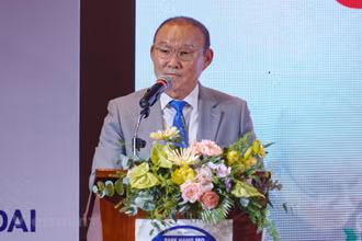 Huấn luyện viên Park Hang-seo phát biểu tại lễ khai trương Học viện bóng đá quốc tế mang tên ông. (Ảnh: Vietnam+)