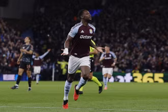 Aston Villa "bay cao" nhờ những bàn thắng của Jhon Duran. (Ảnh: TheIndependent)