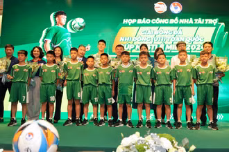 Các cầu thủ U11 tham dự giải đấu. 