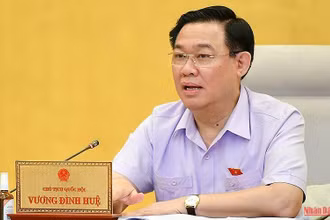 Chủ tịch Quốc hội Vương Đình Huệ phát biểu ý kiến về dự án Luật Thực hiện dân chủ ở cơ sở tại phiên làm việc. (Ảnh: Duy Linh)