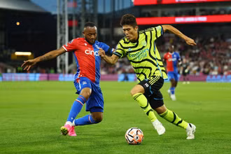 Arsenal và Crystal Palace quyết chiến vì mục tiêu ba điểm. (Ảnh: AFP)