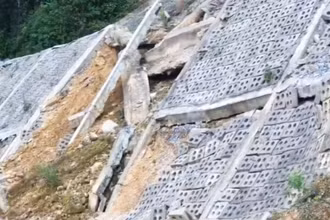 Khu vực sạt trượt ở trung tâm cửa khẩu quốc tế Cha Lo.