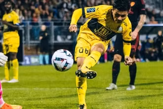 Khoảnh khắc Quang Hải mang về một điểm quý giá cho Pau. (Ảnh: Pau FC)