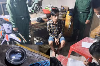 Đối tượng Ngô Tuyết Văn cùng số tang vật tại hiện trường. 