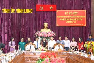 Lễ ký kết giữa Tỉnh ủy Vĩnh Long và Nhà xuất bản Chính trị quốc gia Sự thật.