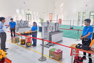 Các thí sinh chuẩn bị bước vào phần sát hạch. 