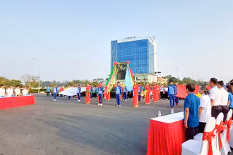Quang cảnh buổi lễ phát động.