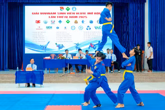 Thí sinh tham gia thi diễn. 