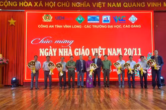 Ban tổ chức ghi nhận đóng góp của các đơn vị tổ chức.