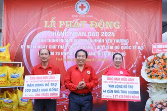 Nhà hảo tâm vận động hỗ trợ nhà tình thương và học bổng cho học sinh khó khăn. 