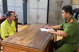 Công an đang làm việc với Nguyễn Ngọc Khoa.