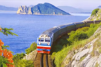 Tàu Thống Nhất bắc-nam.