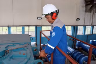 Sửa chữa, bảo trì tại Nhà máy nước Tân Hiệp.