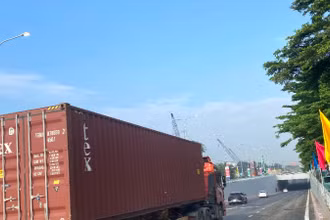 Thông xe 1 nhánh hầm chui Nguyễn Văn Linh-Nguyễn Hữu Thọ, Quận 7, Thành phố Hồ Chí Minh. (Ảnh: QUÝ HIỀN)