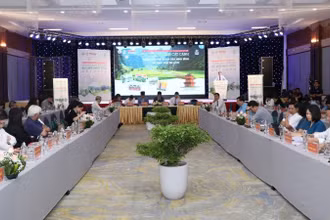 Toàn cảnh hội thảo Đưa công nghiệp văn hóa thành đòn bẩy để du lịch Ninh Bình phát triển. (Ảnh: ĐỨC PHƯƠNG)