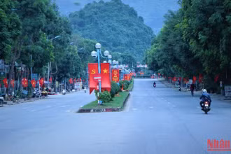 Đường giao thông trung tâm huyện Phong Thổ (Lai Châu) được xây dựng khang trang.