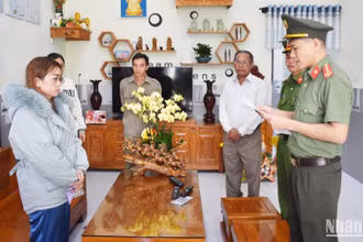 Tống đạt Lệnh giữ người trong trường hợp khẩn cấp đối với Nguyễn Thị Hòa.
