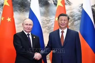 Chủ tịch Trung Quốc Tập Cận Bình (phải) và Tổng thống Nga Vladimir Putin tại cuộc gặp ở Bắc Kinh ngày 16/5/2024. (Ảnh: AFP/TTXVN)